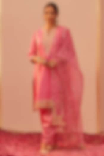 Flamingo Pink Silk Chanderi & Banarasi Embroidered Kurta Set by Sheetal Batra at Pernia's Pop Up Shop