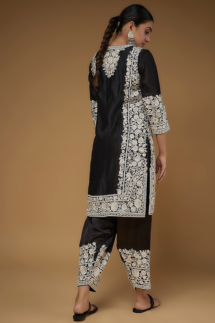 Black Silk Chanderi Embroidered Kurta Set by Sheetal Batra at Pernia's Pop Up Shop