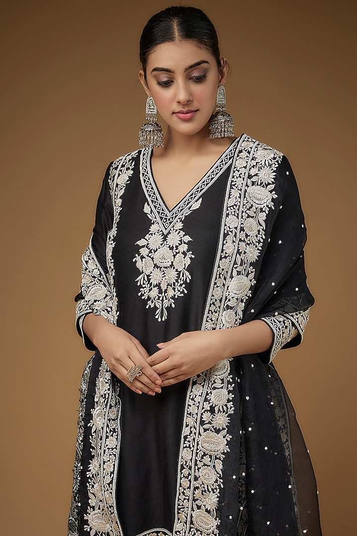 Black Silk Chanderi Embroidered Kurta Set by Sheetal Batra at Pernia's Pop Up Shop