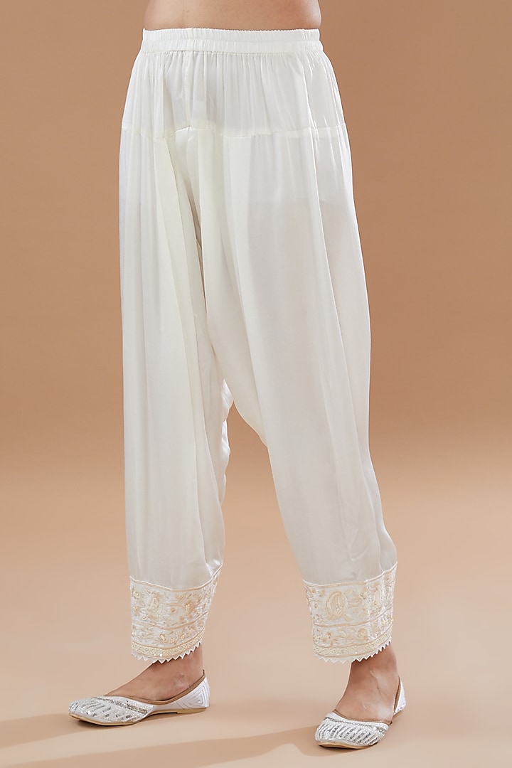 Ivory Pure Chanderi Silk Embroidered Kurta Set by Sheetal Batra at Pernia's Pop Up Shop