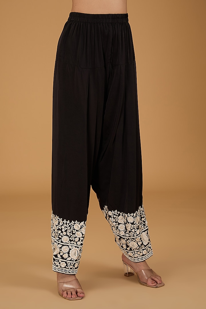 Black Silk Chanderi Resham Embroidered Kurta Set by Sheetal Batra at Pernia's Pop Up Shop