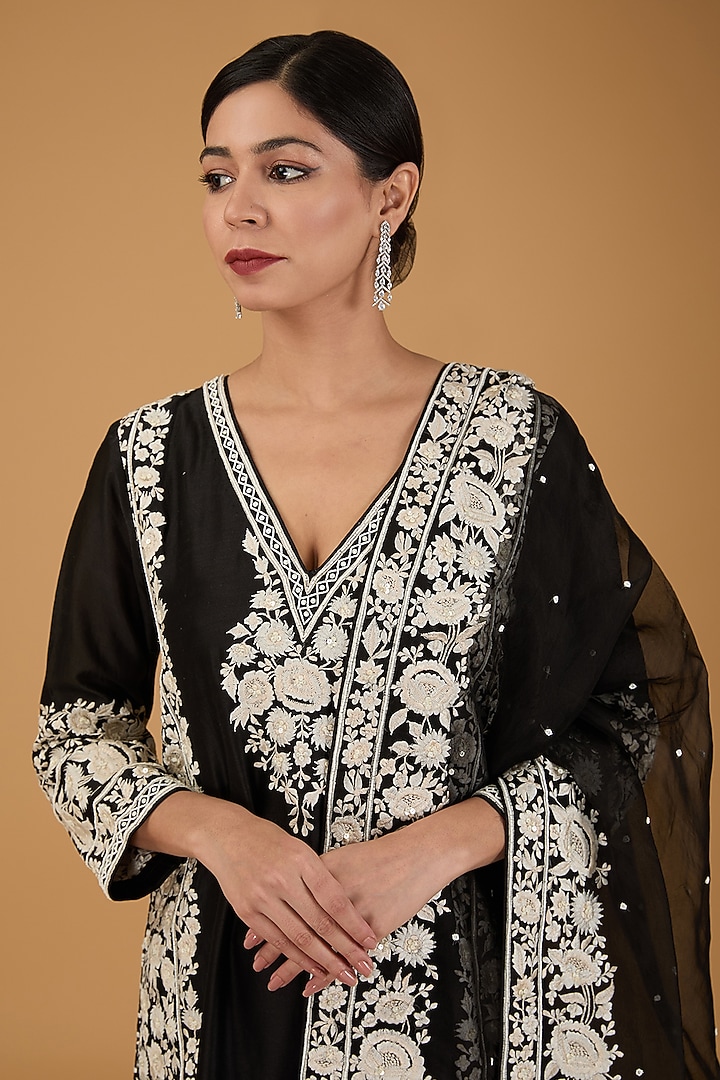 Black Silk Chanderi Resham Embroidered Kurta Set by Sheetal Batra at Pernia's Pop Up Shop