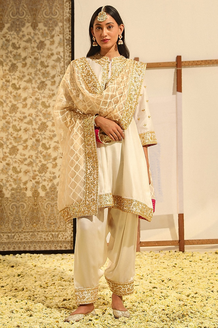 Daisy Ivory Silk Chanderi Gota Patti Embellished Kurta Set by Sheetal Batra at Pernia's Pop Up Shop