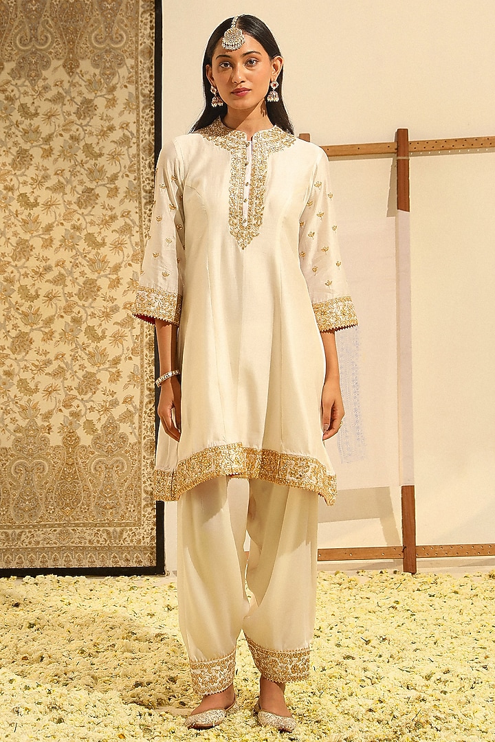 Daisy Ivory Silk Chanderi Gota Patti Embellished Kurta Set by Sheetal Batra at Pernia's Pop Up Shop