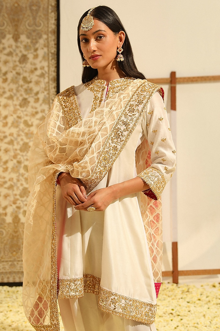Daisy Ivory Silk Chanderi Gota Patti Embellished Kurta Set by Sheetal Batra at Pernia's Pop Up Shop