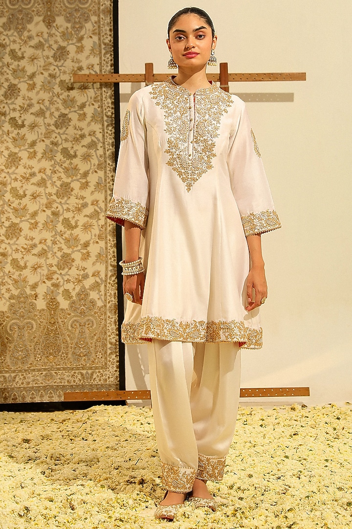 Daisy Ivory Silk Chanderi Gota Patti Embellished Kurta Set by Sheetal Batra at Pernia's Pop Up Shop