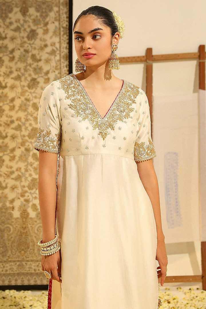 Daisy Ivory Pure Silk Chanderi Gota Patti Embellished Kurta Set by Sheetal Batra at Pernia's Pop Up Shop