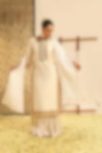 Daisy Ivory Pure Silk Chanderi Gota Patti Embellished Kurta Set by Sheetal Batra at Pernia's Pop Up Shop