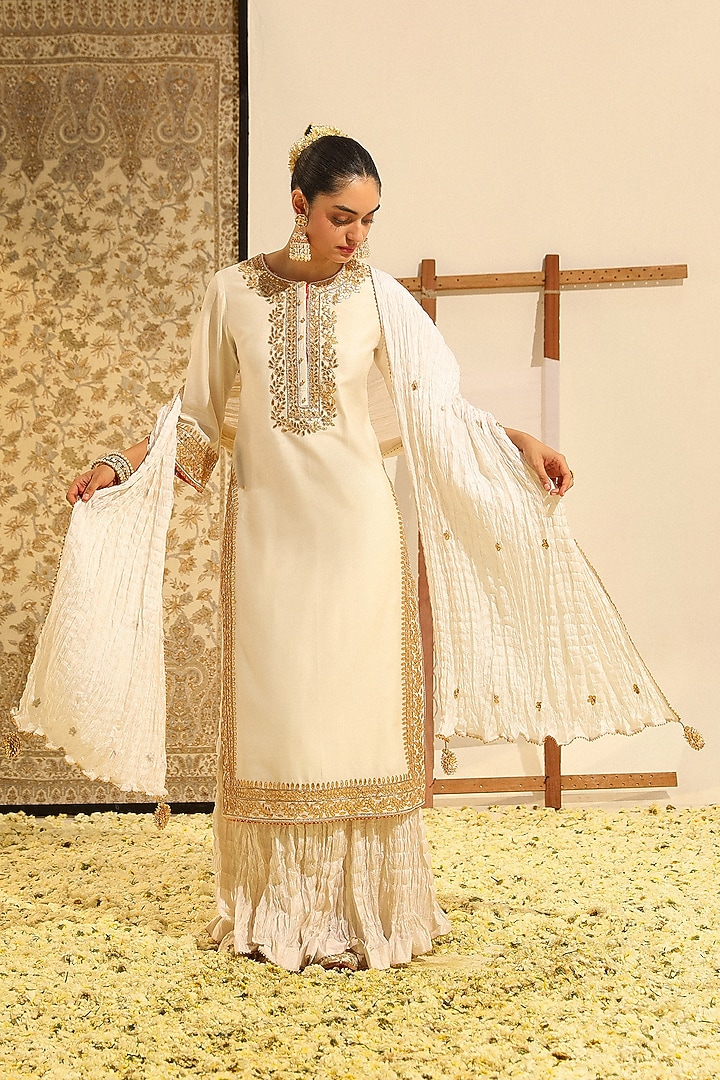 Daisy Ivory Pure Silk Chanderi Gota Patti Embellished Kurta Set by Sheetal Batra at Pernia's Pop Up Shop