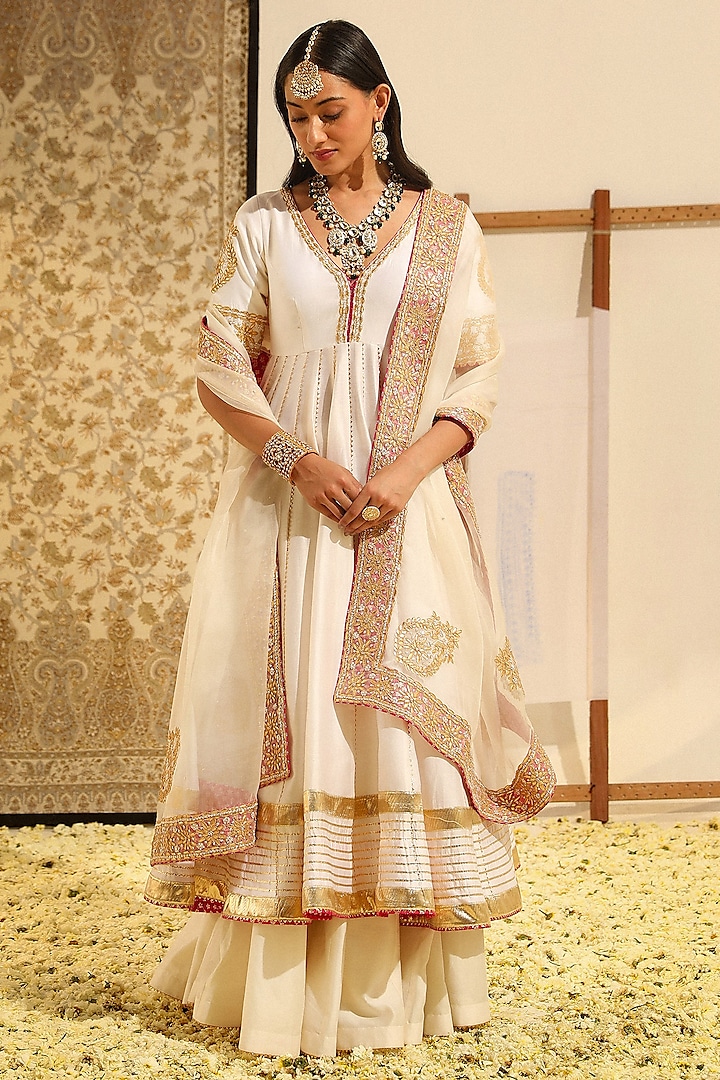 Daisy Ivory Pure Silk Chanderi Gota Patti Embellished Anarkali Set by Sheetal Batra at Pernia's Pop Up Shop