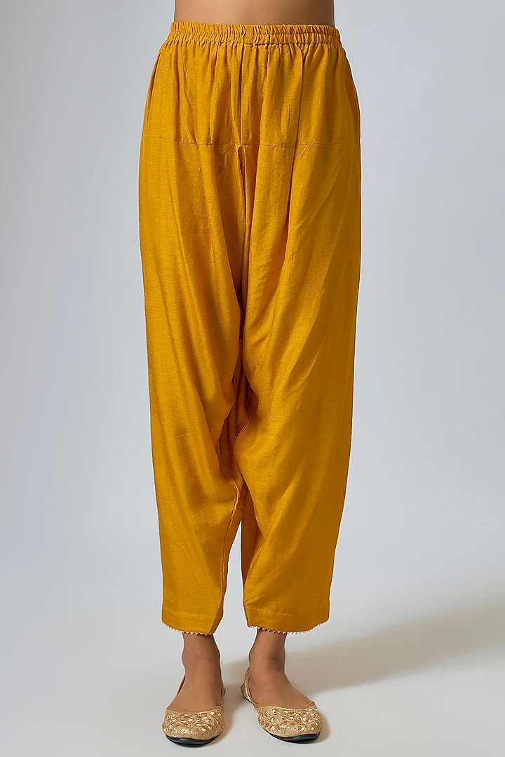 Yellow Pure Silk Kirandori & Sitara Embroidered Kurta Set by Sheetal Batra at Pernia's Pop Up Shop