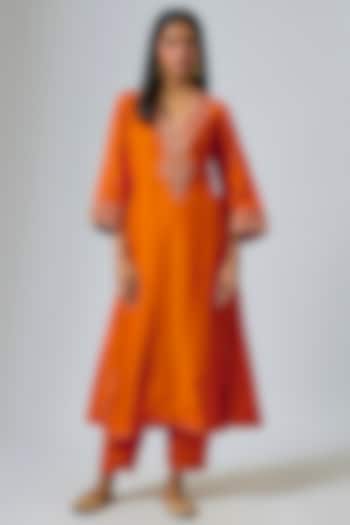 Burnt Orange Pure Silk Kiran Dori Embroidered Kaftan Set by Sheetal Batra at Pernia's Pop Up Shop