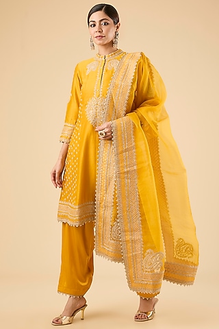 Mustard Chanderi Silk Kashmiri Tilla Embroidered Kurta Set by Sheetal Batra