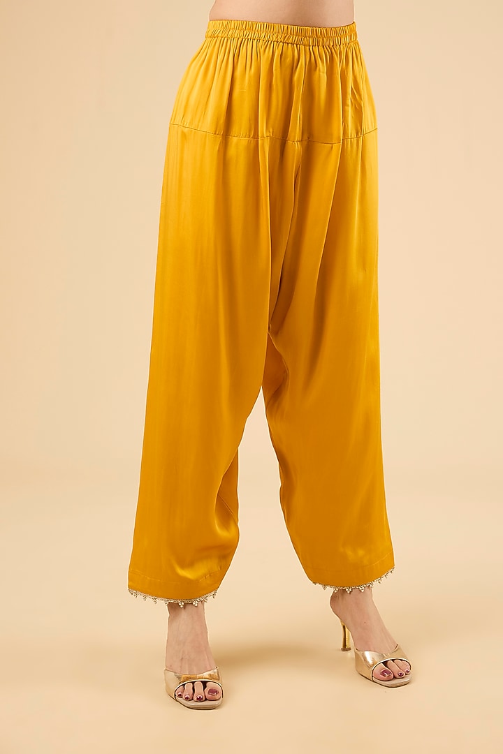 Mustard Chanderi Silk Kashmiri Tilla Embroidered Kurta Set by Sheetal Batra at Pernia's Pop Up Shop