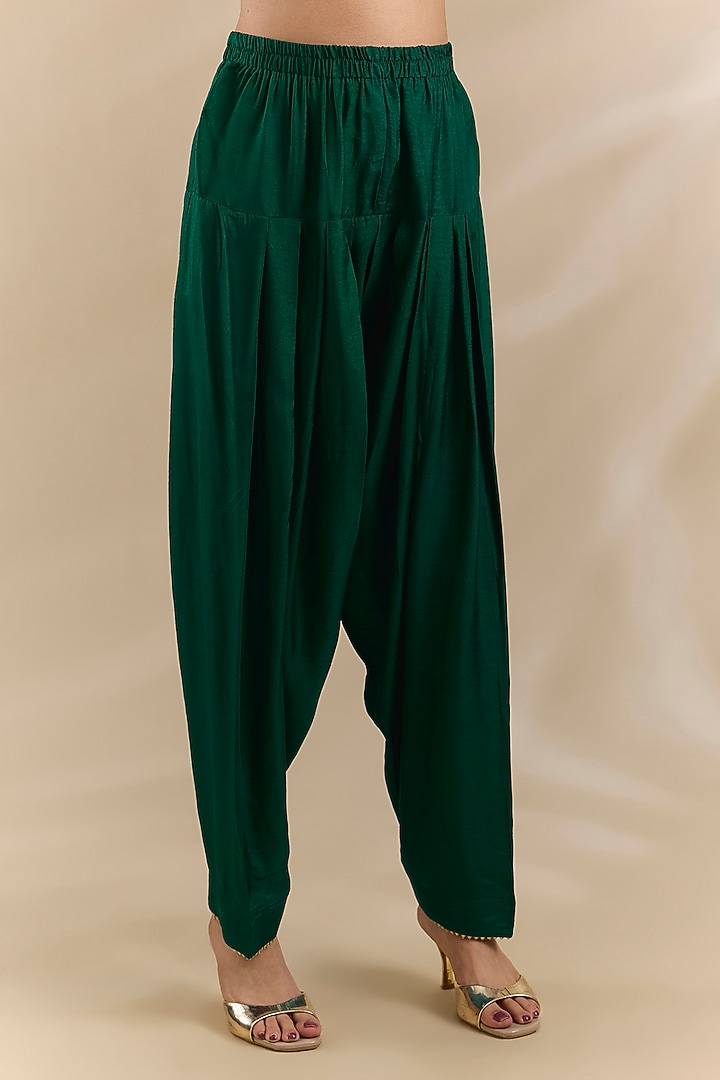Emerald Green Upada Silk Kurta Set by Sheetal Batra at Pernia's Pop Up Shop