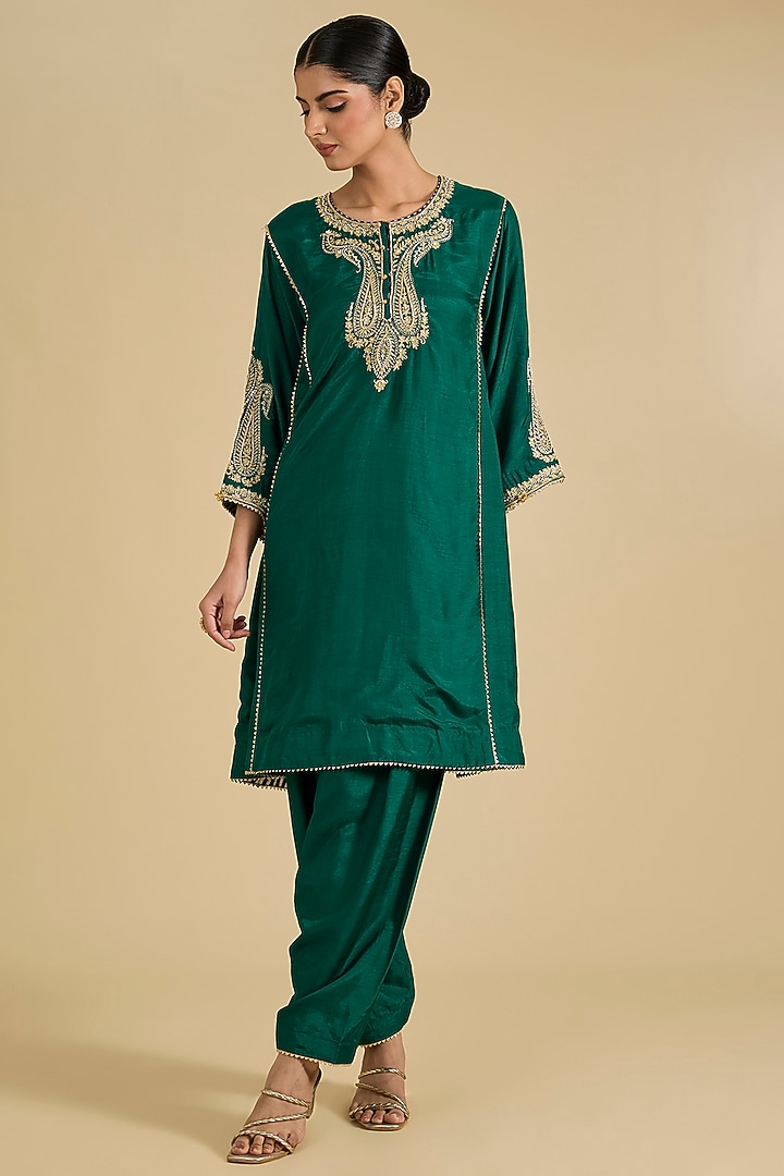 Green Pure Upada Silk Zardosi Embroidered Choga Kurta Set by Sheetal Batra at Pernia's Pop Up Shop