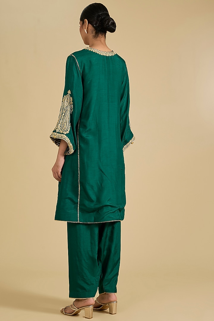 Green Pure Upada Silk Zardosi Embroidered Choga Kurta Set by Sheetal Batra at Pernia's Pop Up Shop