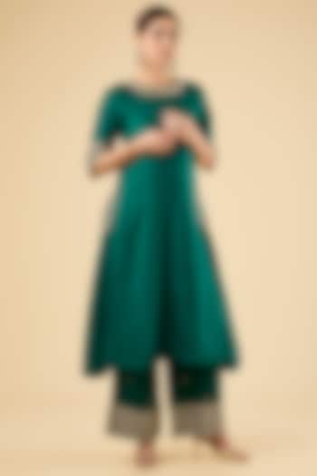 Emerald Green Habutai Silk Kurta Set by Sheetal Batra at Pernia's Pop Up Shop
