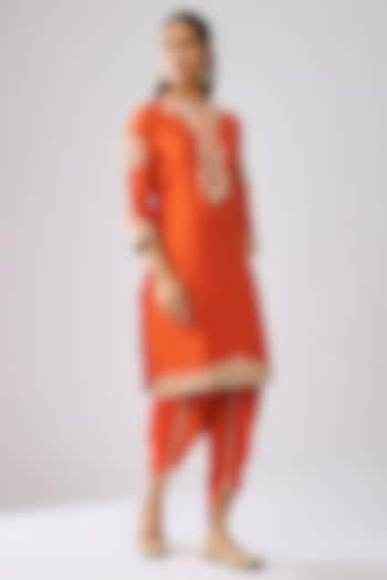 Orange Chanderi Silk Kashmiri Tilla Embroidered Kurta Set by Sheetal Batra at Pernia's Pop Up Shop