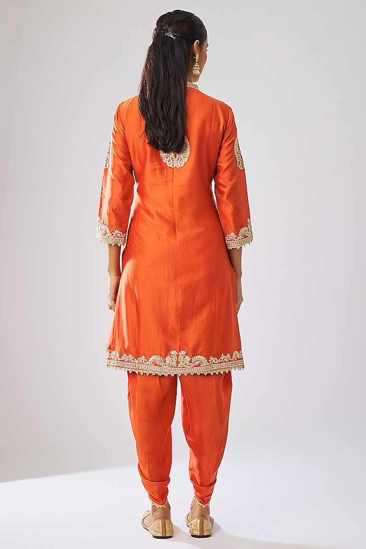 Orange Chanderi Silk Kashmiri Tilla Embroidered Kurta Set by Sheetal Batra at Pernia's Pop Up Shop