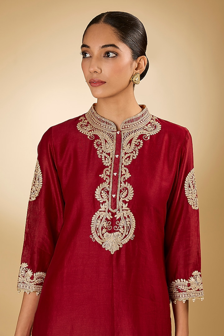 Red Luxe Chanderi Silk Kashmiri Tilla Embroidered Kurta Set by Sheetal Batra at Pernia's Pop Up Shop