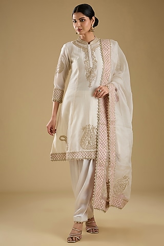Ivory Chanderi Silk Banarasi Kashmiri Tilla Embroidered Kurta Set by Sheetal Batra