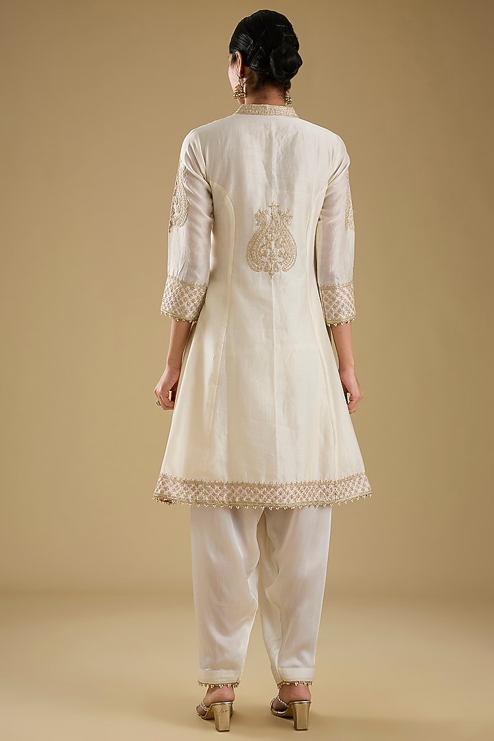 Ivory Chanderi Silk Banarasi Kashmiri Tilla Embroidered Kurta Set by Sheetal Batra at Pernia's Pop Up Shop