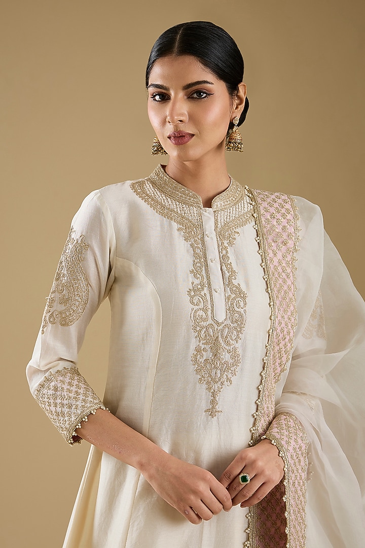 Ivory Chanderi Silk Banarasi Kashmiri Tilla Embroidered Kurta Set by Sheetal Batra at Pernia's Pop Up Shop