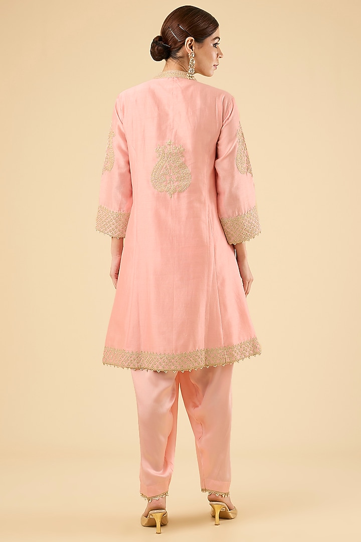 Carnation Pink Chanderi Silk Kashmiri Tilla Embroidered Kurta Set by Sheetal Batra at Pernia's Pop Up Shop