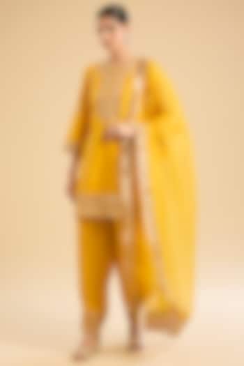 Yellow Silk Chanderi Sitara Embroidered A-Line Kurta Set by Sheetal Batra at Pernia's Pop Up Shop