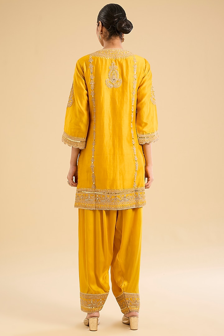 Yellow Silk Chanderi Sitara Embroidered A-Line Kurta Set by Sheetal Batra at Pernia's Pop Up Shop