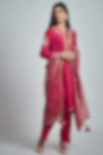 Hot Pink Pure Habutai Silk Pearl Embroidered Kurta Set by Sheetal Batra at Pernia's Pop Up Shop