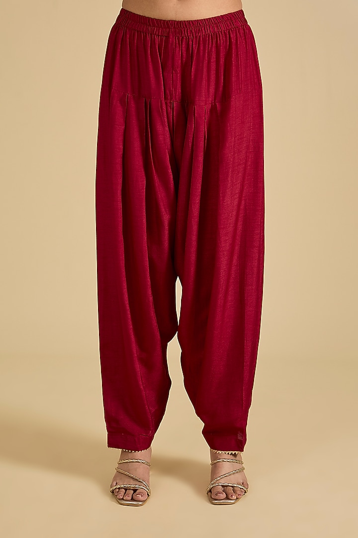 Red Pure Upada Silk Zardosi Embroidered Choga Kurta Set by Sheetal Batra at Pernia's Pop Up Shop