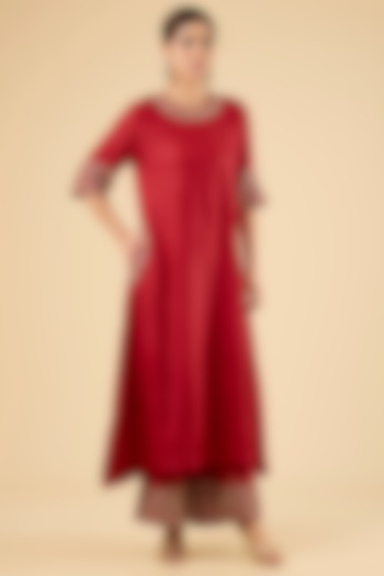 Deep Red Habutai Silk Kurta Set by Sheetal Batra at Pernia's Pop Up Shop