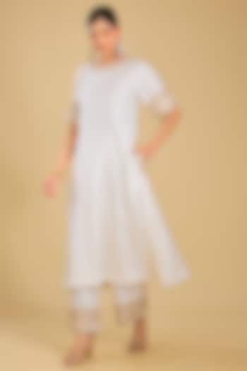 Daisy Ivory Pure Habutai Silk Hand Embellished A-Line Kurta Set by Sheetal Batra at Pernia's Pop Up Shop