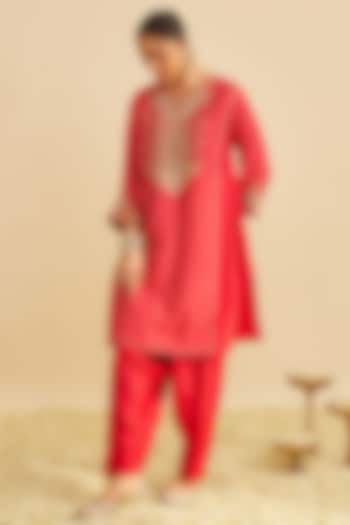 Red Pure Upada Silk Gota Embroidered Kurta Set by Sheetal Batra at Pernia's Pop Up Shop