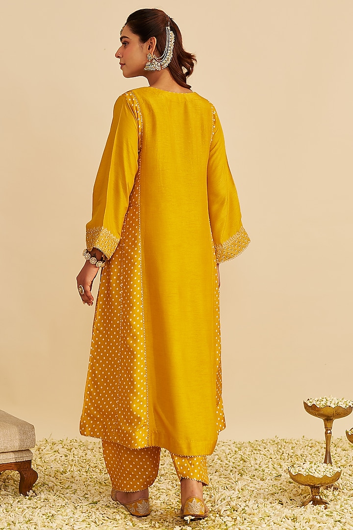 Mustard Pure Upada Silk Sequins Embroidered Chauga Kurta Set by Sheetal Batra at Pernia's Pop Up Shop