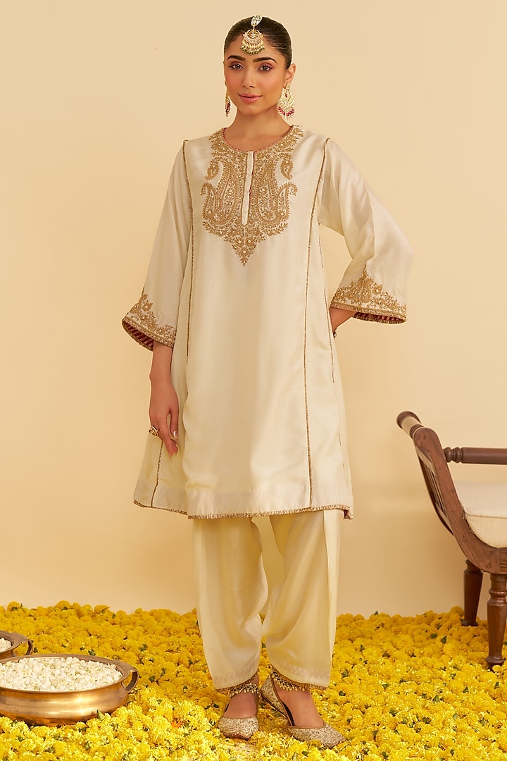 Daisy Ivory Upada Silk Kiran Dori Embroidered Short Kurta Set by Sheetal Batra at Pernia's Pop Up Shop