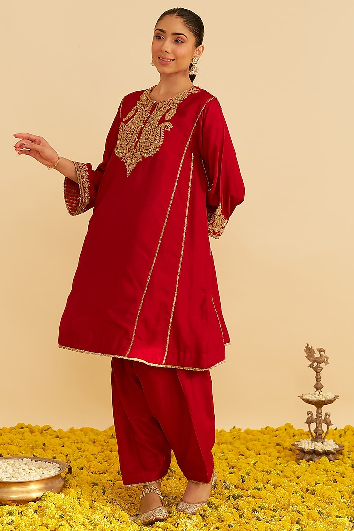 Deep Red Upada Silk Kiran Dori Embroidered Short Kurta Set by Sheetal Batra at Pernia's Pop Up Shop