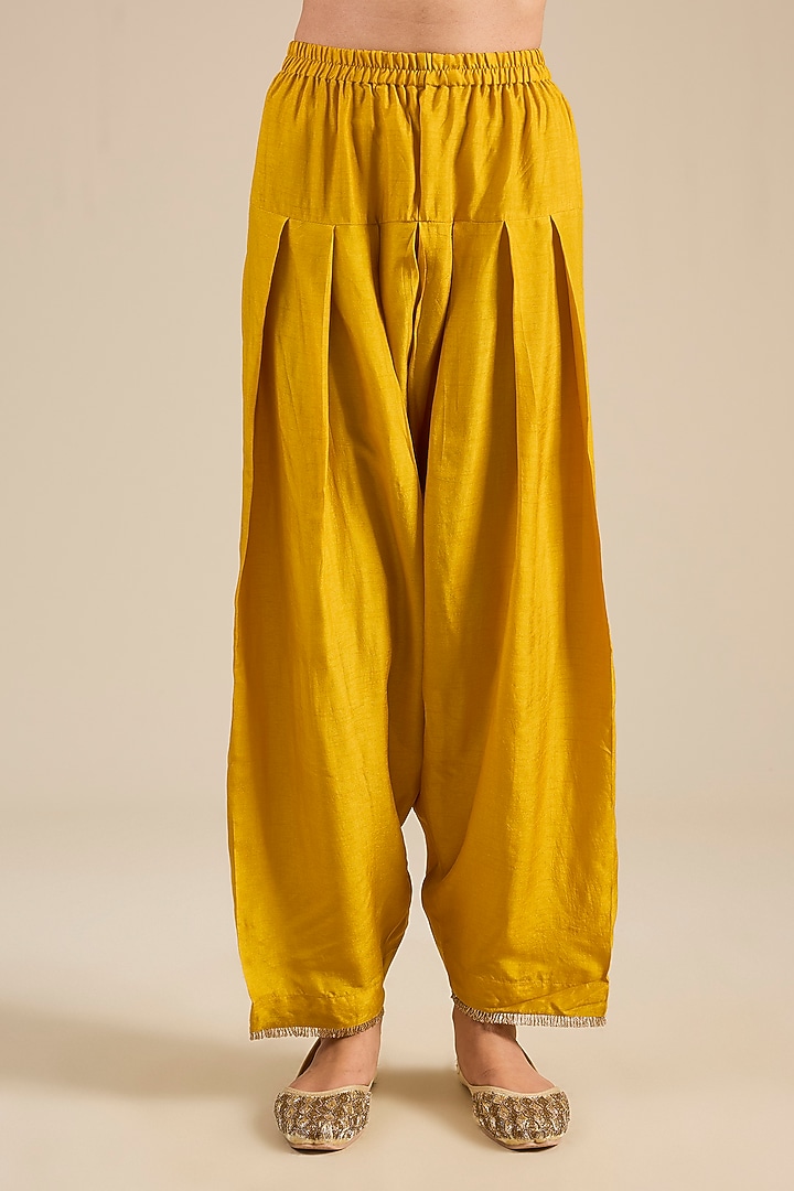 Mustard Pure Upada Silk Kiran Dori Embellished Kurta Set by Sheetal Batra at Pernia's Pop Up Shop