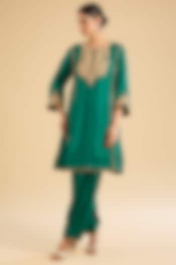 Emerald Green Pure Upada Silk Moti Kirandori Embellished Kurta Set by Sheetal Batra at Pernia's Pop Up Shop