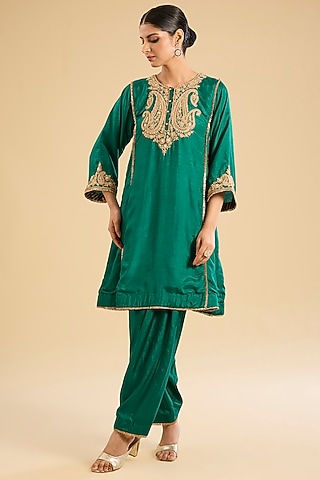 Emerald Green Pure Upada Silk Moti Kirandori Embellished Kurta Set by Sheetal Batra