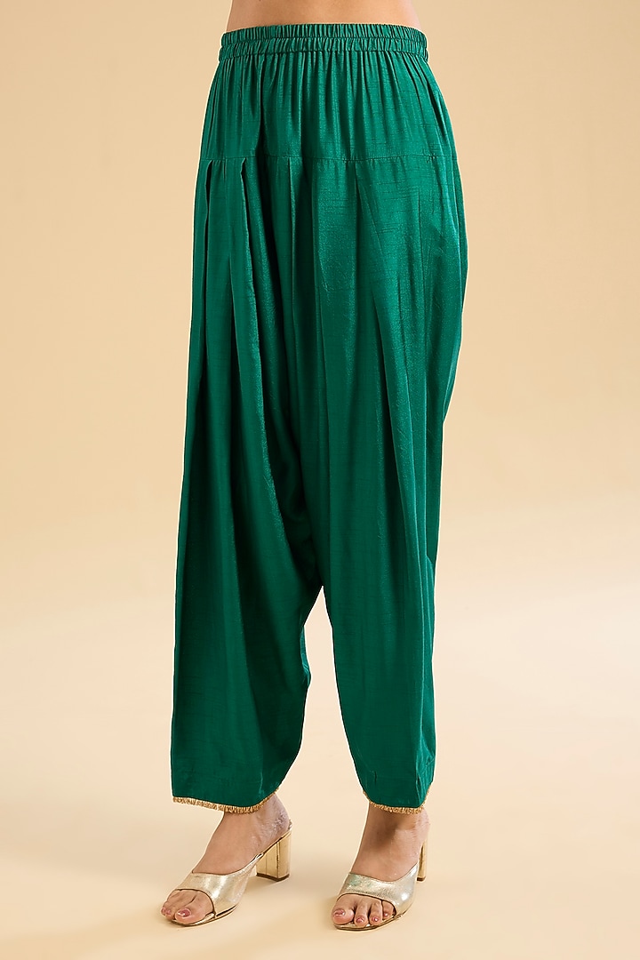 Emerald Green Pure Upada Silk Moti Kirandori Embellished Kurta Set by Sheetal Batra at Pernia's Pop Up Shop