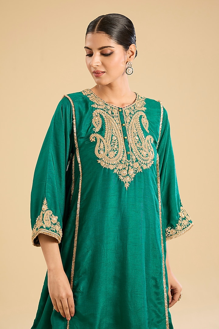 Emerald Green Pure Upada Silk Moti Kirandori Embellished Kurta Set by Sheetal Batra at Pernia's Pop Up Shop
