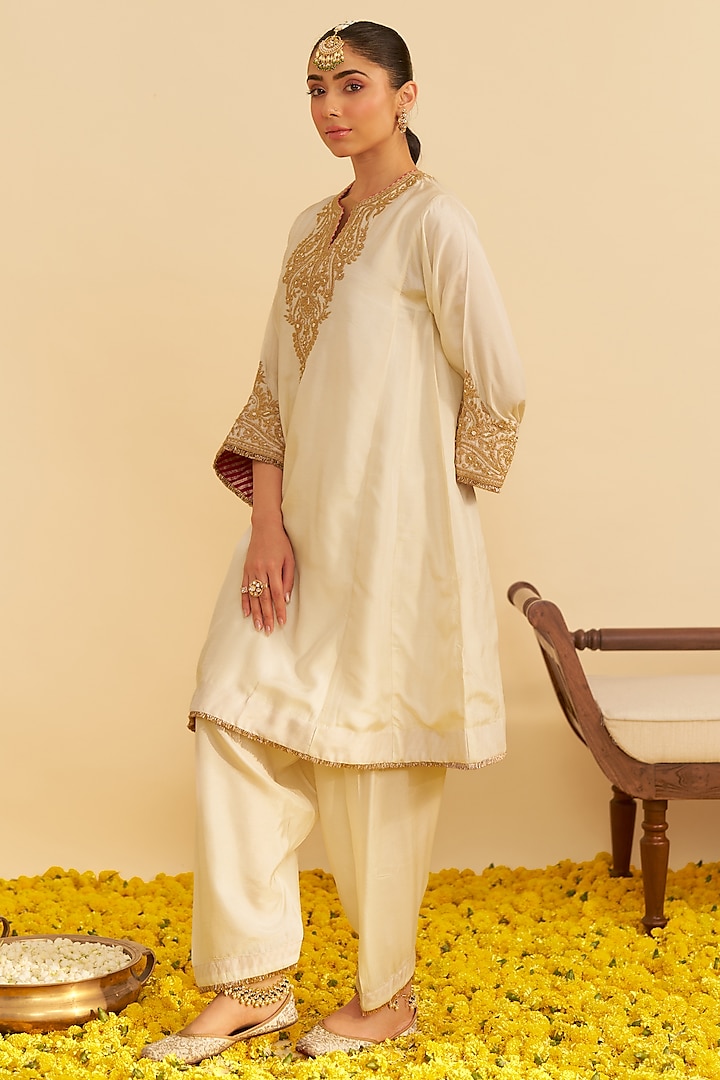 Daisy Ivory Upada Silk Kiran Dori Embroidered Kurta Set by Sheetal Batra at Pernia's Pop Up Shop