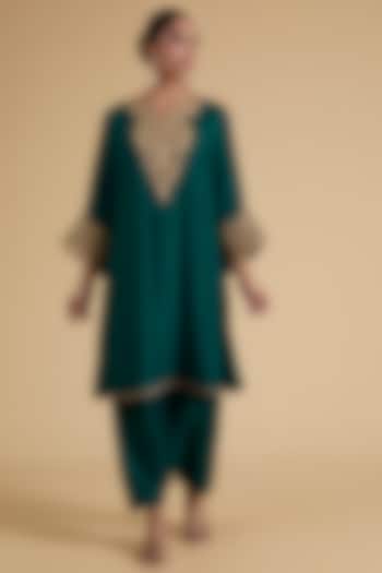 Emerald Green Upada Silk Kiran Dori Embroidered Kurta Set by Sheetal Batra at Pernia's Pop Up Shop
