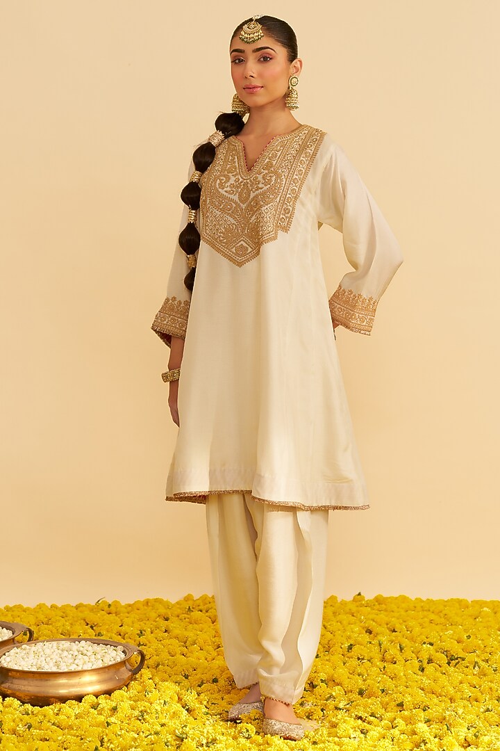 Daisy Ivory Upada Silk Kiran Dori Embroidered Short Kurta Set by Sheetal Batra at Pernia's Pop Up Shop