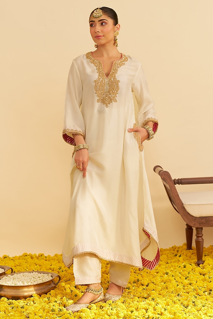 Daisy Ivory Upada Silk Kiran Dori Embroidered Long Kaftan Set by Sheetal Batra at Pernia's Pop Up Shop