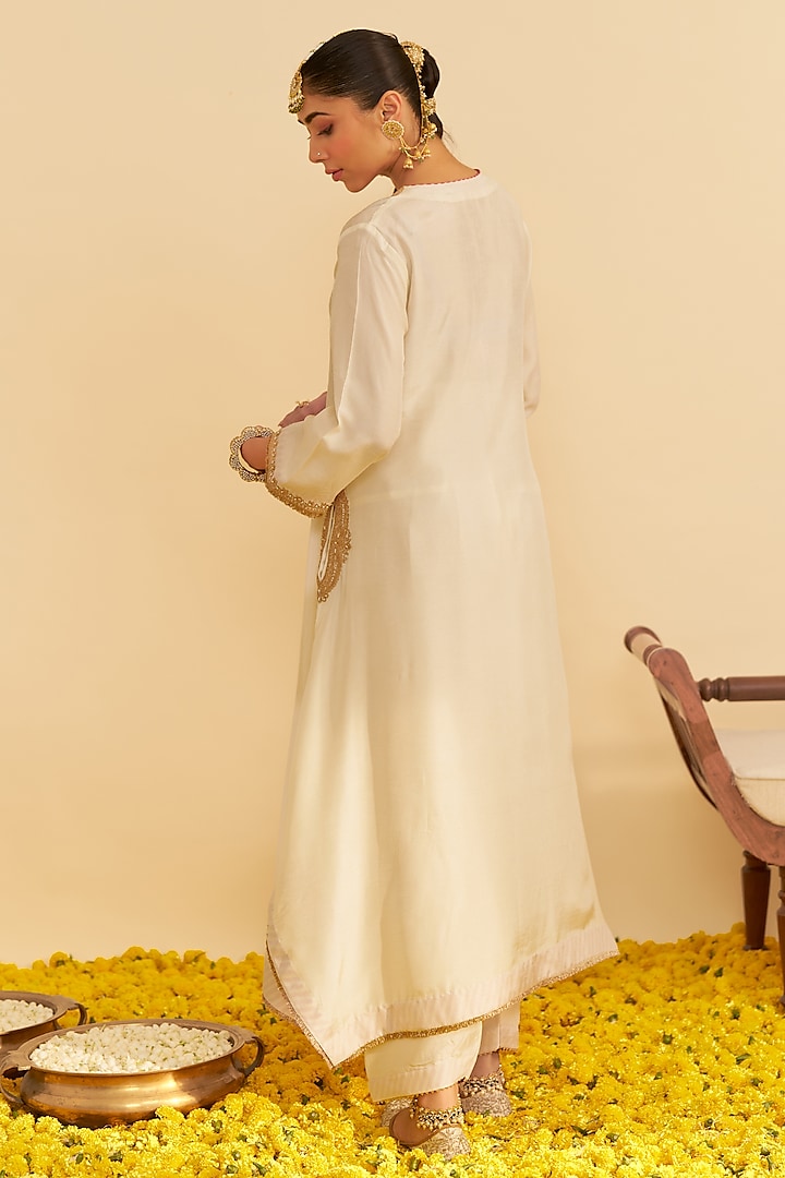 Daisy Ivory Upada Silk Kiran Dori Embroidered Long Kaftan Set by Sheetal Batra at Pernia's Pop Up Shop