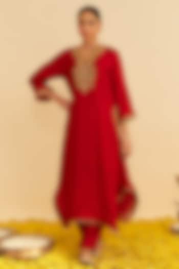 Deep Red Upada Silk Kiran Dori Embroidered Long Kaftan Set by Sheetal Batra at Pernia's Pop Up Shop